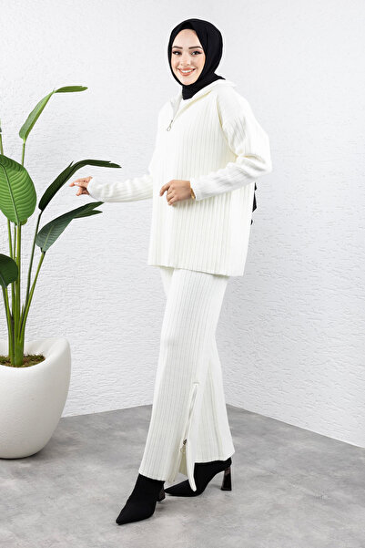 Tesettür Dünyası Λευκό Πλεκτό Κοστούμι με φερμουάρ - TSD 240950
