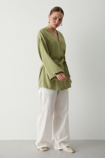 Laluvia Khakifarbener Baumwoll-Kimono mit Knopfdetail und Gürtel aus Leinen