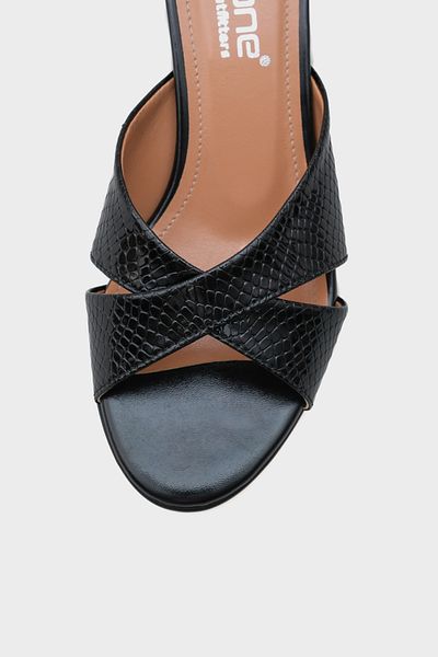 Capone Outfitters Taya Cross-Strapped Women's Slippers