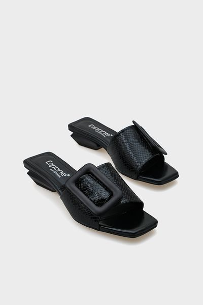 Capone Outfitters Dámské pantofle Malia s krátkou přezkou na podpatku z lakované kůže Crocodile