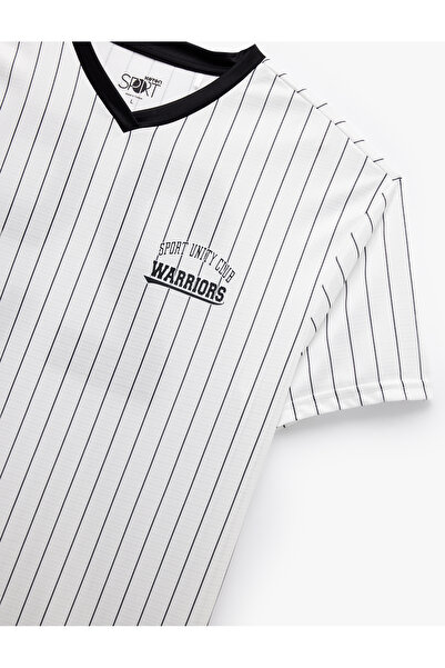Koton V Yaka Kısa Kollu Çizgili Biyeli Oversize Baskılı Spor Tişört