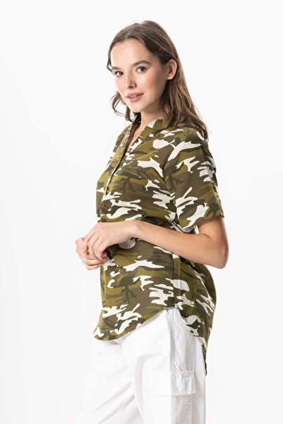 Eliş Şile Bezi Κοντό μανίκι Şile Bezi Seda V λαιμόκοψη, καμουφλάζ καλοκαιρινή μπλούζα πράσινη Ysl