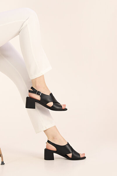 ERDİ AKAY صنادل مريحة بكعب من الجلد الطبيعي