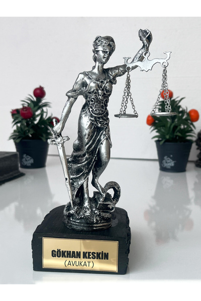 Teknookul Kişiye Özel Adalet Heykeli | Themis Figürlü Avukat Masa Üstü Biblo – Hukuk Temalı Hediye