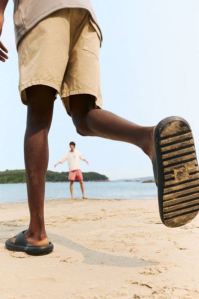 Pull & Bear Rubberised sandals