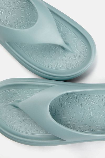 Pull & Bear Rubberised sandals