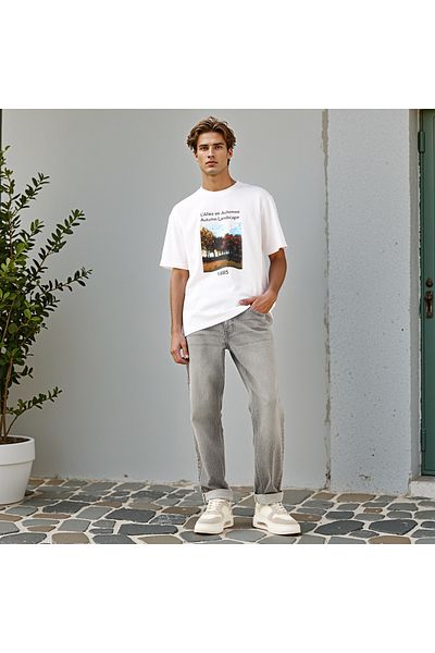 FAV Graphic Print T-shirt with Crew Neck