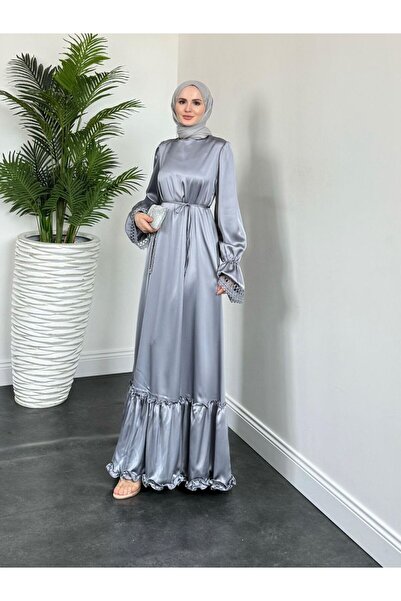 mahira collection فستان سهرة من الساتان مع تفاصيل الكشكشة