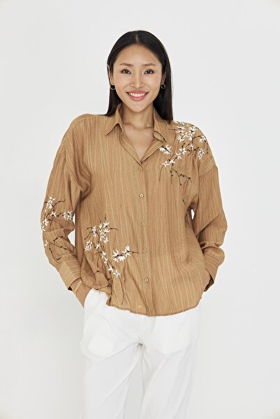 TIFFANY&TOMATO V Yaka Nakışlı Çizgili Gömlek