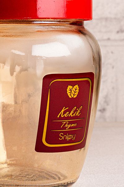 Snippy Ruby Gold- Set of 6 Vacuumed Red Plastic Lids and Labeled Glass Spice Jar Storage Containers 580ml