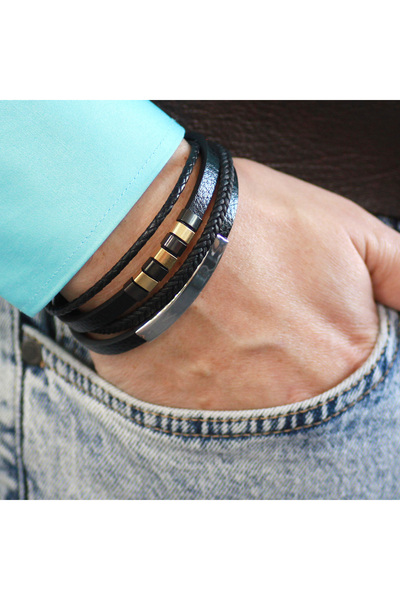 Tesbihane Üç Katmanlı Siyah Deri Gümüş Renk Çelik Plakalı Kişiye Özel İsim veya Harf Yazılı Erkek Bileklik