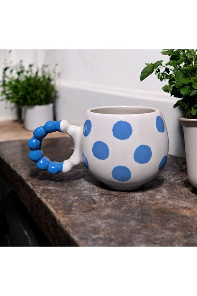 SırART كوب سيراميك مطرز يدويًا بمقبض لؤلؤي أزرق منقط