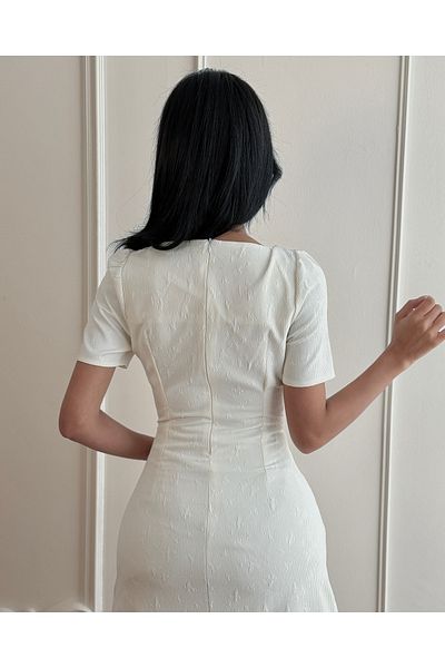 toog White dress with a bow and light embroidery on the chest