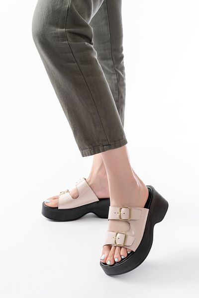 ASFSTORE 24414-574 Beige Patent Leather Buckle Wedge Heel Women's Slippers
