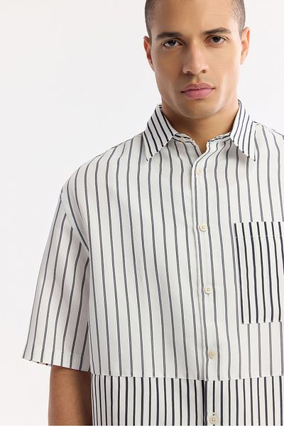 Avva Men's Black-White Bottom Brit Collar Viscose Blended Striped Boxy Fit Short Sleeve Shirt A51Y2120