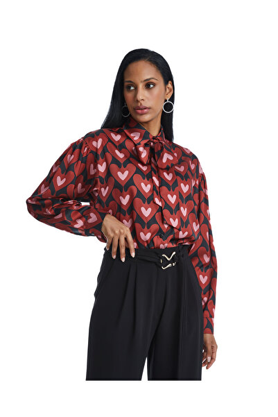 SERPİL Kalp Desenli Şık Gömlek – Zarif Fiyonk Detaylı Tasarım