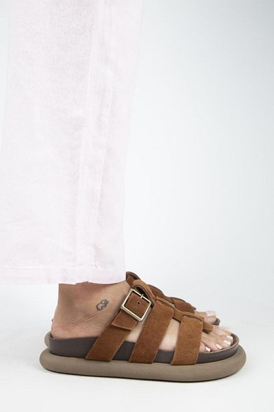 Manijero (Hicks) Women's Genuine Leather Buckle Strap Tan Slippers