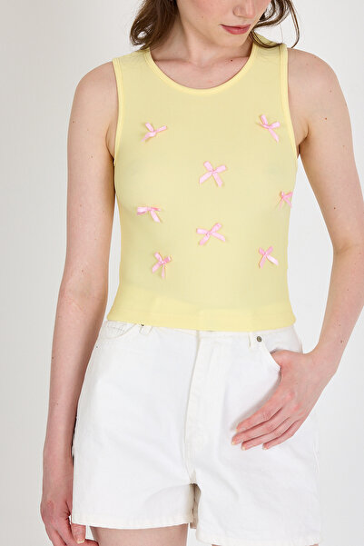 Rays Yellow Bow Embroidered Crop Knitted Undershirt 0849