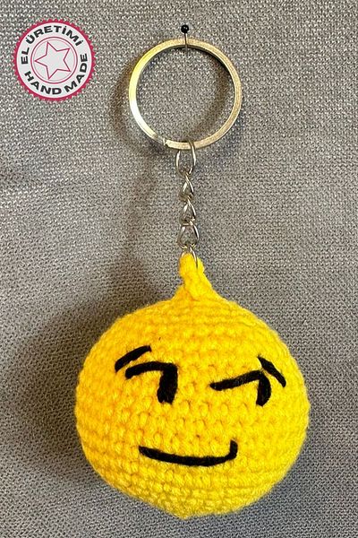 Uretti - Tuğba 9352 9180 Handmade Knitted Smiling Emoji Model Keychain