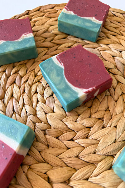 MELLOW Karpuz El Yapımı Sabun – Doğal Bitkisel Yağlı, Cilt Bakımı ve Peeling Etkili, Çiçeksi Kokulu – 100g