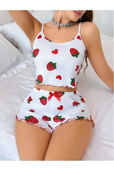LUXERİA UNDERWEAR Kadın Beyaz Çilek Desenli Şortlu Pijama Takımı – Askılı Crop Üstlü Tatlı Ev Giyim