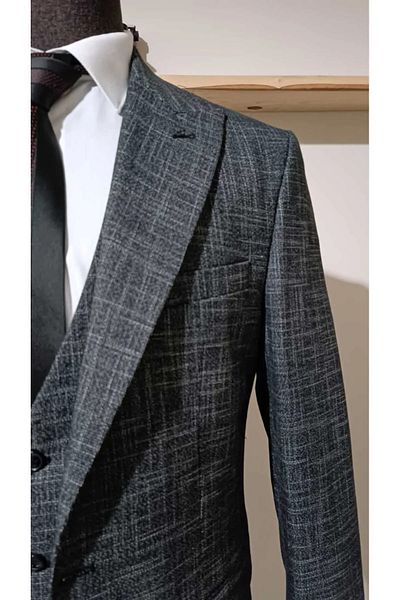 Querinca Crushed Vest Suit (Collar Ornament and Tie)