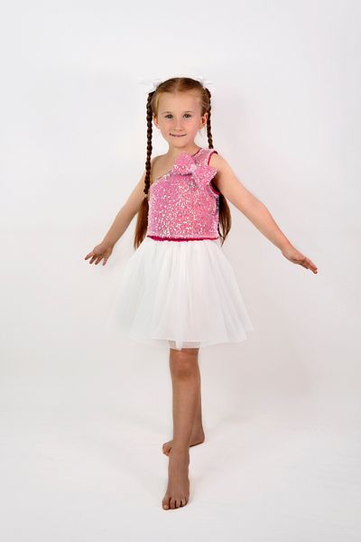 DUCA KIDS Single Sleeve, Bow Detail Glitter Sequin Crop and Colorful Waist Elastic Tulle Skirt Two Piece Set