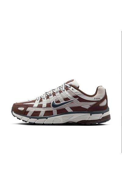 Nike حذاء رياضي بني P-6000 من يوسبورتس