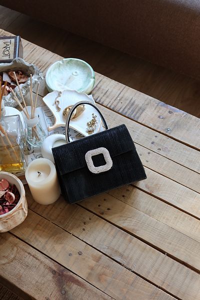 Moom Bag Дамска чанта през рамо с черна катарама и верижка