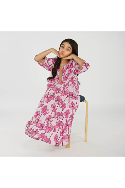 LINELLE جلابية أطفال زهرية اللون ماكسي مطبوع باللون الوردي بأكمام 3/4 وتفاصيل...
