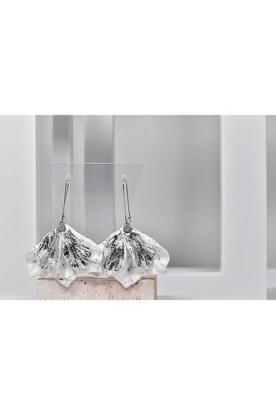 NARRU NARRU earrings, handmade, chandelier, flower, with white and silver petals, Vera 02