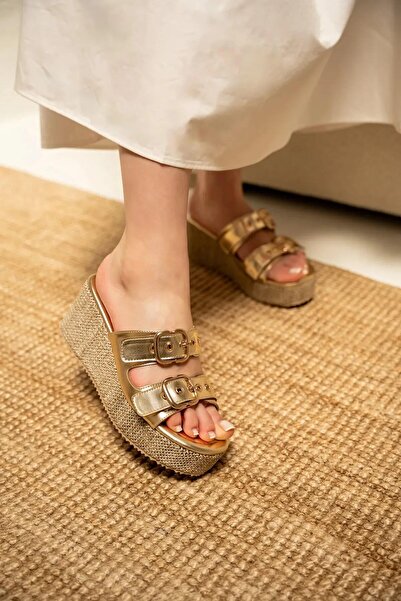 LamintaGlobal Paola Gold Double Buckle Straw Platform Slippers
