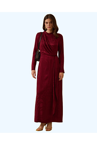 SEÇİL PARLAK DOKULU DESENLİ MAKSİ ELBİSE