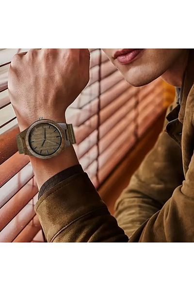 Relogio Masculino Handmade Natural Walnut Wood Men's Wrist Watch - Stylish and Durable Watch Leather Strap