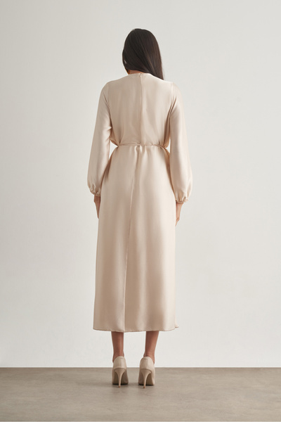 Mizalle Saten Dokulu İnce Piliseli Ekru Maksi Elbise