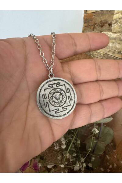 Yuchicly قلادة على شكل رمز كالى يانترا - فضية اللون روحانية للنساء والرجال لل...