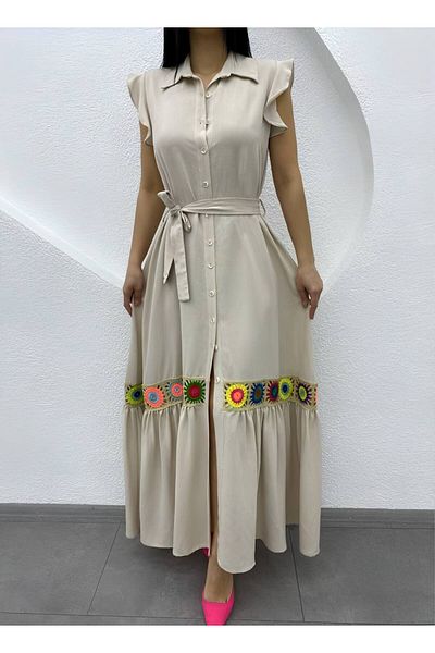 Sachistanbul Μακρύ μπεζ φόρεμα με κέντημα με λεπτομέρεια και κουμπιά