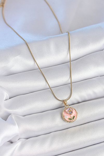 Clariss 316L Steel Gold Color Chain Pink Minimal Flower Embroidered Pearl Detail Portrait Model Women's Necklace