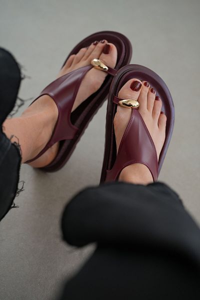 selinshoes Sandale de damă Shay Flip Flops cu accesorii aurii - Roșu Claret