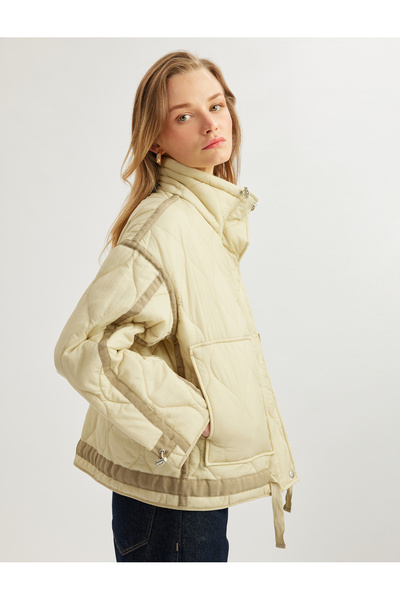 Koton Kemer Detaylı Dik Yaka Uzun Kollu Fermuarlı Cepli Oversize Kapitone Mont