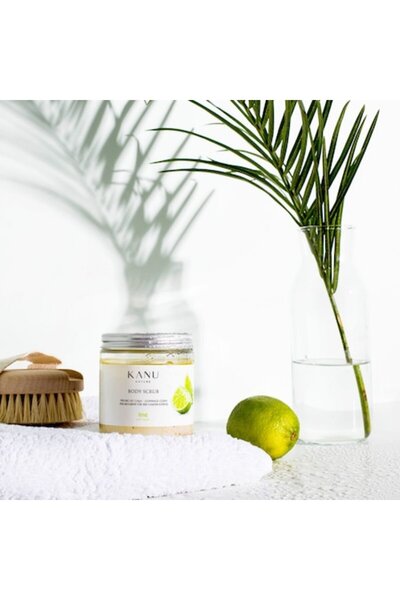 Kanu Nature Exfoliant corporal Kanu Nature cu lime și alge, 350g