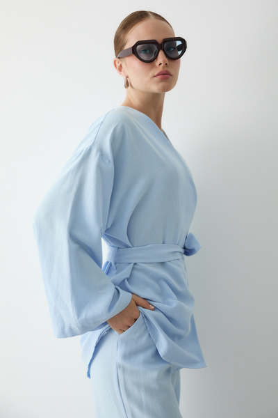 Laluvia Modré bavlněné kimono s detailem na knoflíky a páskem