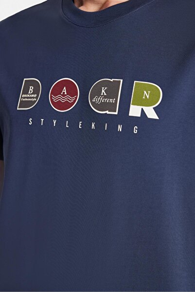 Tudors Relax Fit Зручний крій Бавовняний Передній принт Детальний велосипедний комір Синій Чоловічий футболка