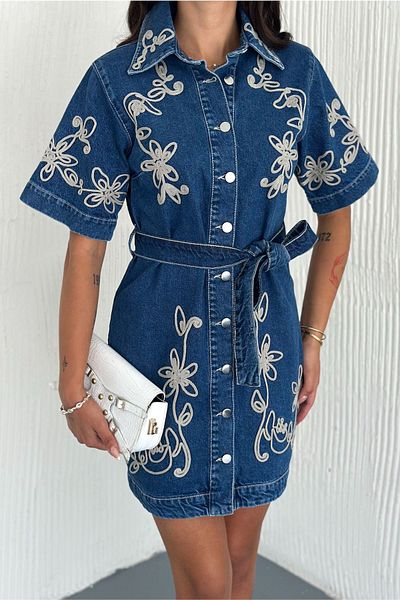 FEMELLE Rochie de blugi din denim brodat cu centură albastră pentru femei