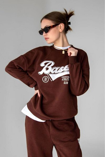 bases. Brown Crew Neck Printed Oversize Sweatshirt with Fleece Inside
