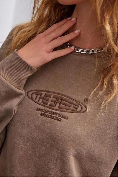 bases. Women's Oversize Embroidered Crew Neck Sweatshirt with Fleece Inside