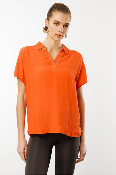 Desen Γυναικείο πουκάμισο με γιακά πόλο με χαμηλό μανίκι