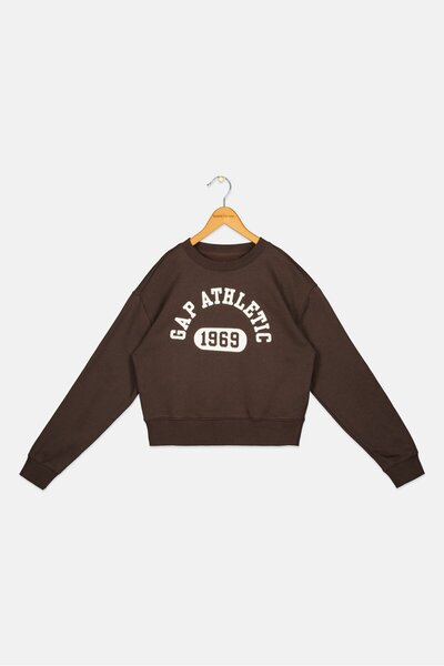 GAP سويت شيرت مطبوع عليه رسومات بأكمام طويلة وياقة دائرية للأطفال، بني غامق