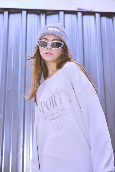 bases. Women's Oversize Embroidered Crew Neck Sweatshirt with Fleece Inside
