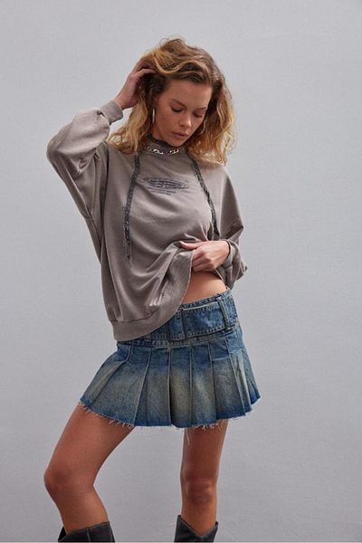 bases. Women's Oversize Embroidered Crew Neck Sweatshirt with Fleece Inside